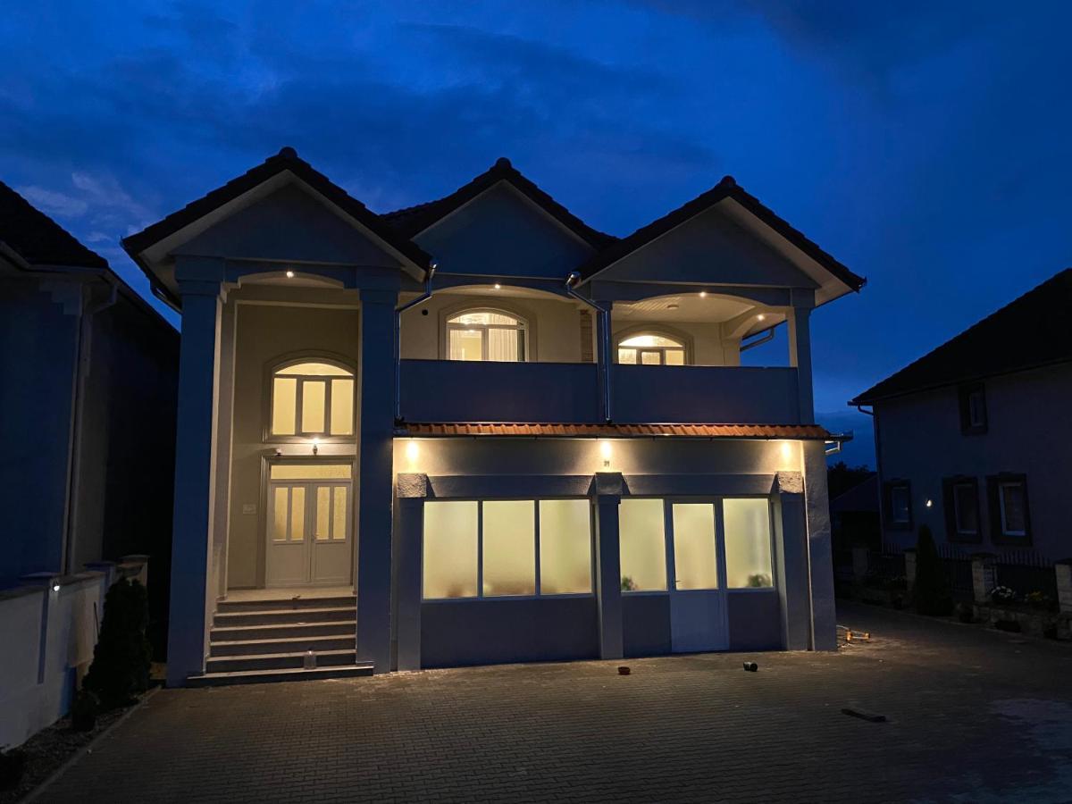 Absolut Residence Haţeg Exterior foto