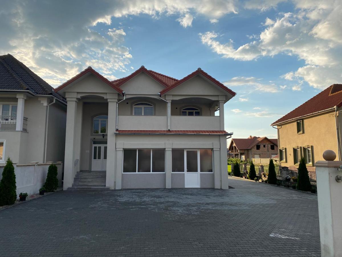 Absolut Residence Haţeg Exterior foto